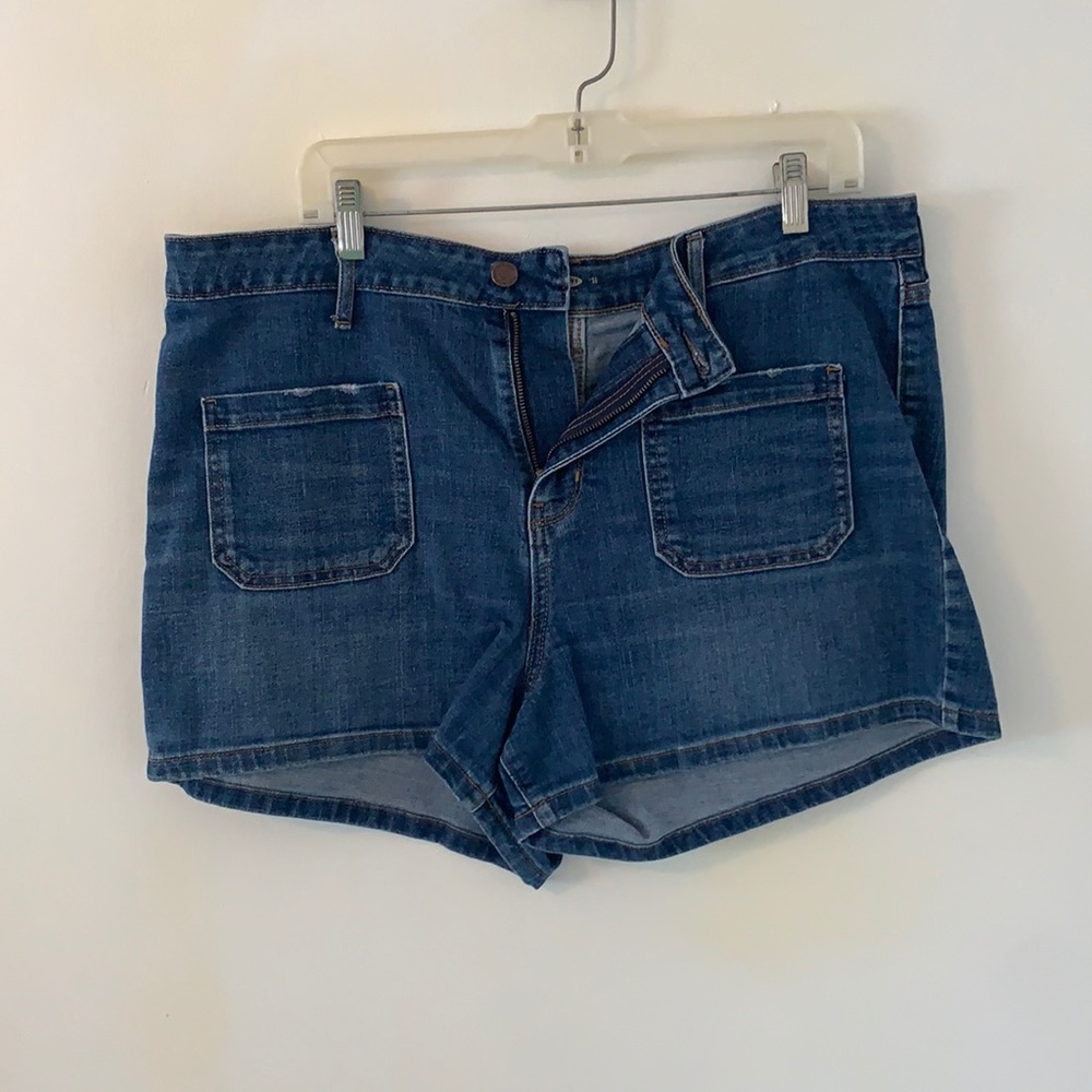 Jean shorts with front pockets